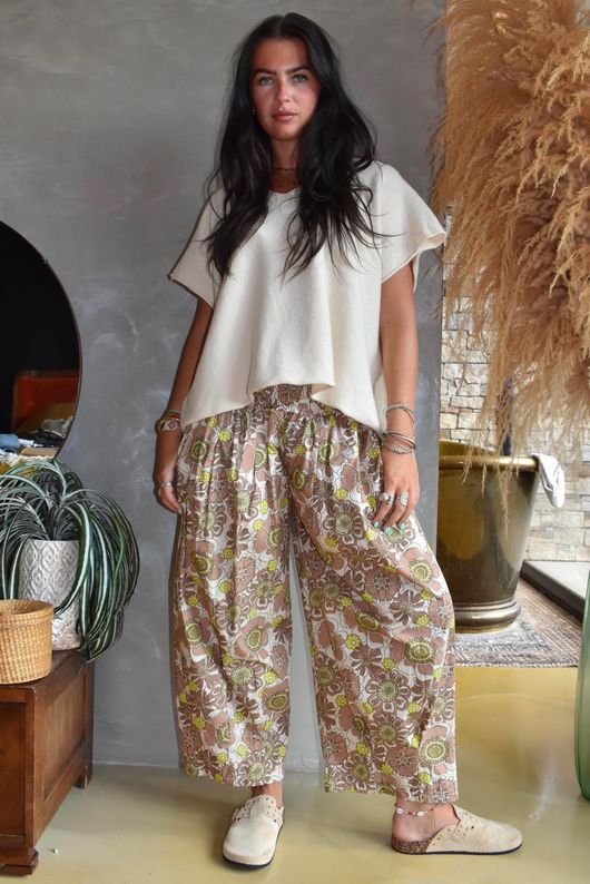 Annie 1972 Shirring Pleat Barrel Pant Caffe Latte